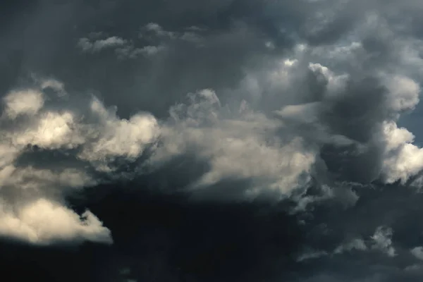 Dramatisk Himmel Med Moln Inför Ett Åskväder — Stockfoto