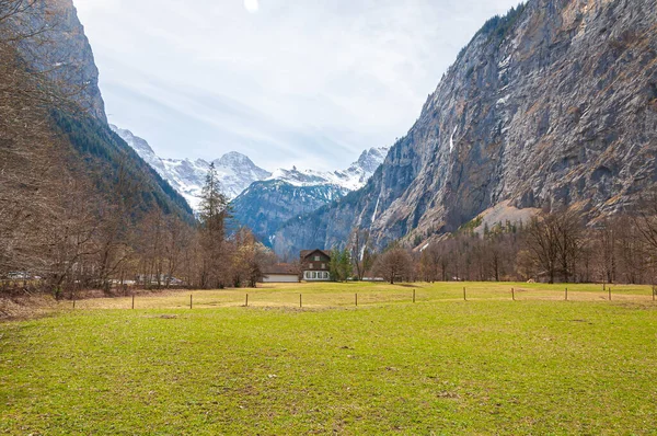 House Picturesque Landscapes Lauterbrunnen Swiss Alps Switzerland — Stock Photo, Image
