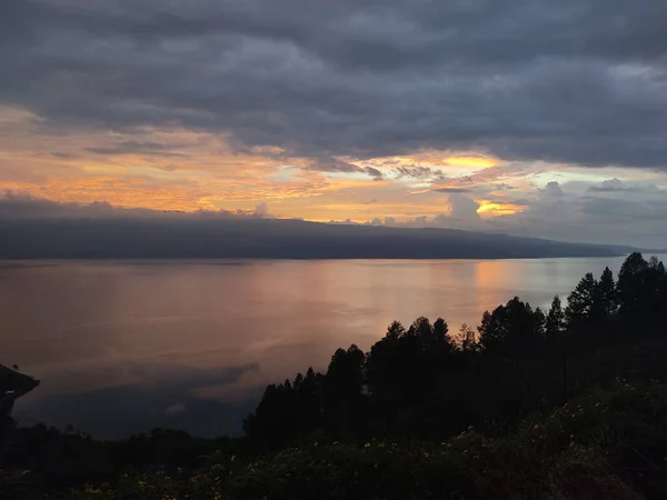 Beautiful View Lake Surrounded Nature Cloudy Sunset Sky — Stock Photo, Image