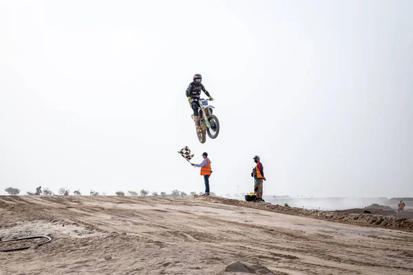 Duba Förenade Arab Emirater Mar 2021 Motorcross Ridning Motorcykel Sandy — Stockfoto