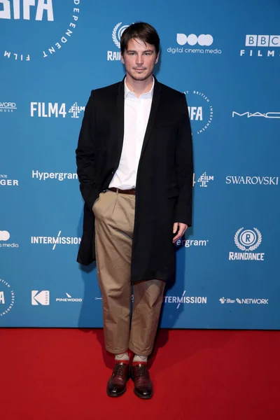 イギリス ロンドン 2018年12月2日 ジョシュ ハートネットが2018年12月2日にイギリス ロンドンのオールド ビリングゲートで開催された第21回英国独立映画賞に出席 — ストック写真