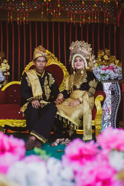 Sumatra Indonésia Fevereiro 2021 Casamento Muçulmano Indonésio Com Roupa Tradicional — Fotografia de Stock