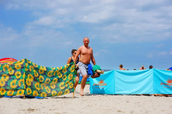 Sianozety Poland Eylül 2015 Güneşli Bir Günde Kumsalda Yürüyen Insanlar — Stok fotoğraf