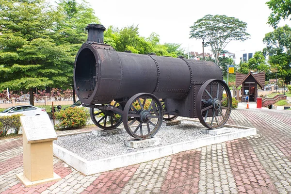 萨拉热窝 2021年4月1日 马来西亚塞兰班 2021年4月1日 看到旧蒸汽火车停放在他们的陵墓前 — 图库照片