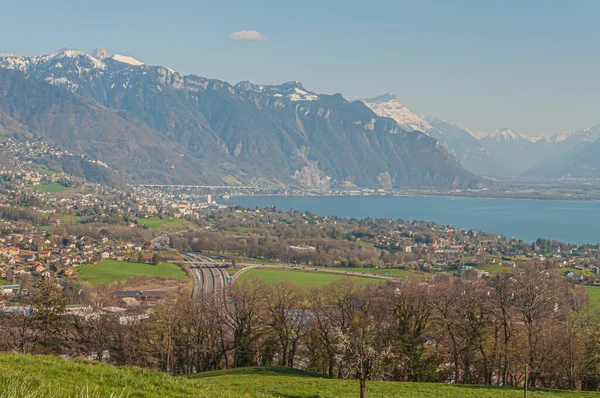 Uma Bela Paisagem Urbana Montreux Junto Lago Genebra Sob Altas — Fotografia de Stock