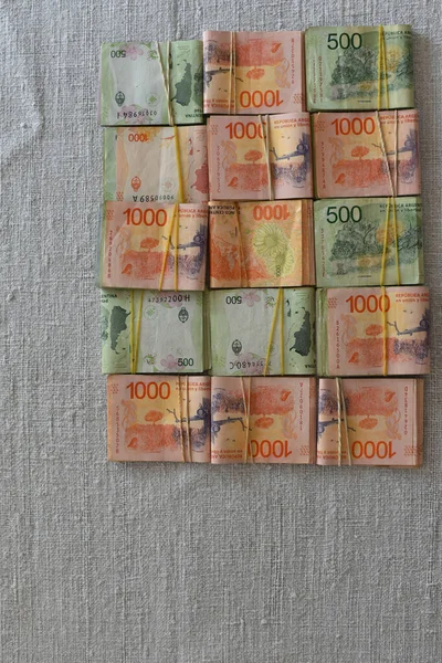 阿根廷比索500和1000比索钞票的扁平 通货膨胀的标志 — 图库照片