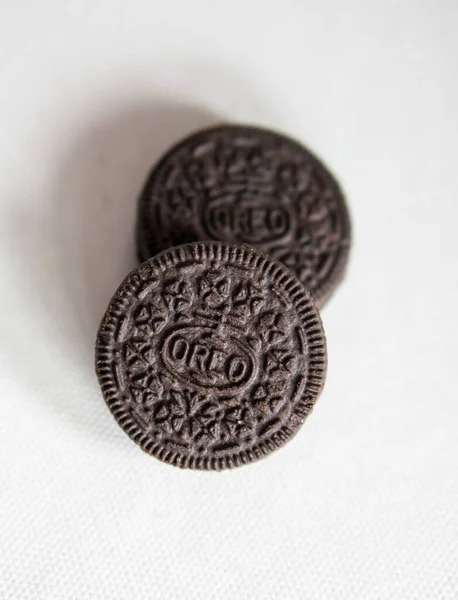 Poznan Pologne Février 2014 Gros Plan Sur Deux Biscuits Oreo — Photo