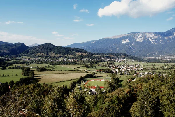 Slovenya Nın Bled Kenti Yakınlarındaki Tarlaların Dağların Havadan Çekilmiş Görüntüsü — Stok fotoğraf