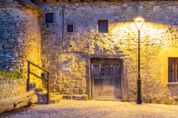 Ein Altes Gebäude Mit Straßenlaterne Mittelalterlichen Dorf Calatanazor Soria Spanien — Stockfoto