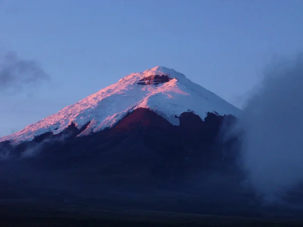 Kúp Alakú Vulkán Cotopaxi Ecuador Napkeltekor — Stock Fotó