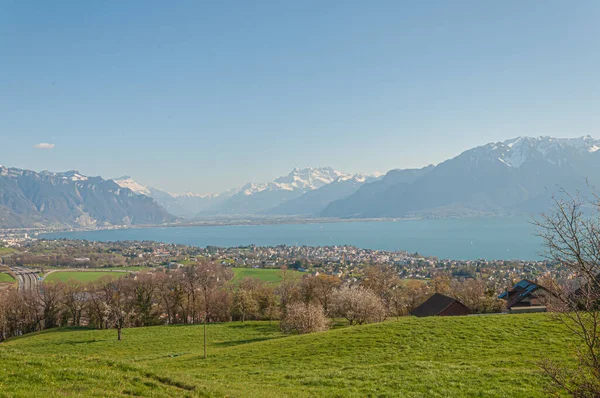 Sviçre Corsier Den Yüksek Dağların Altında Cenevre Gölü Montreux Manzarası — Stok fotoğraf