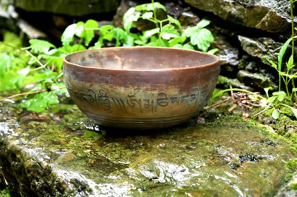 Θιβέτ Μπολ Ένα Φυσικό Περιβάλλον Μια Βροχερή Μέρα — Φωτογραφία Αρχείου