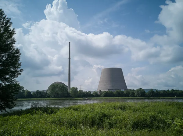 Μερικώς Κατεδαφισμένος Πύργος Ψύξης Του Πυρηνικού Σταθμού Του Mulheim Karlich — Φωτογραφία Αρχείου