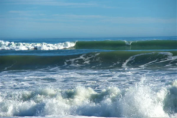 Die Großen Wellen Des Meeres Einem Windigen Tag — Stockfoto