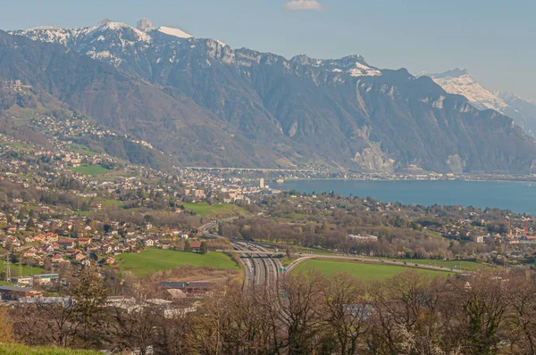 Gyönyörű Városkép Montreux Genfi Alatt Magas Hegyek Svájc — Stock Fotó