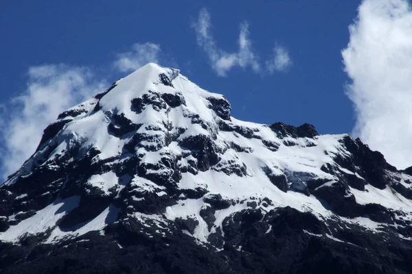 Κορυφή Της Illiniza Νότια Στο Εκουαδόρ Καλυμμένη Φρέσκο Χιόνι — Φωτογραφία Αρχείου