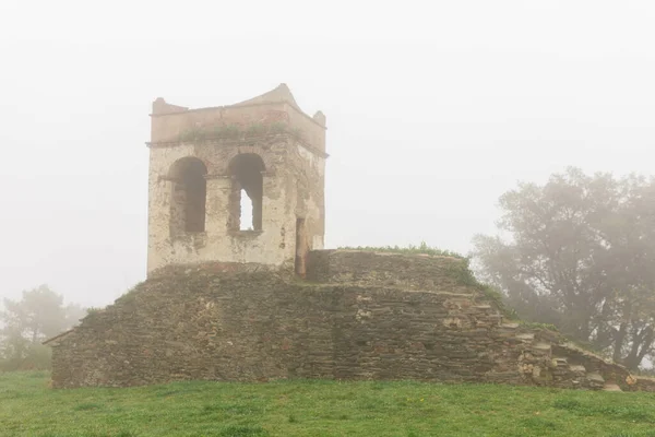 Una Vista Panorámica Ruinas Históricas Rodeadas Niebla — Foto de Stock
