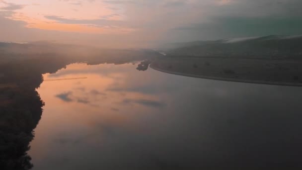 Красивый Закат Над Озером — стоковое видео