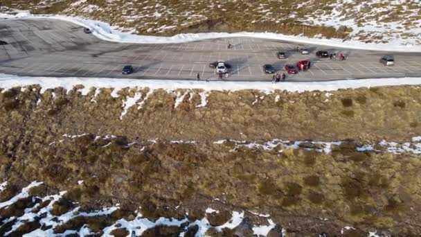 Una Toma Aérea Estacionamiento Aire Libre Campo Durante Invierno — Vídeos de Stock