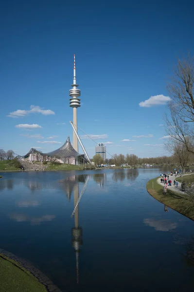 德国慕尼黑 2021年4月4日 德国慕尼黑奥林匹克公园体育场塔 Tower Stadium Olympic Park 是一座为1972年夏季奥运会而建造的奥林匹克公园 — 图库照片