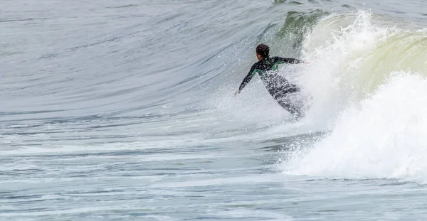 Surfista Océano Siendo Arrastrado Por Las Olas —  Fotos de Stock