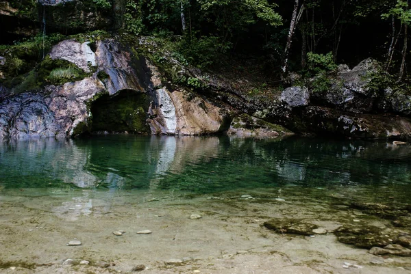 Krásný Záběr Přírodní Krajiny Jezera Národním Parku Triglav Slovinsko — Stock fotografie