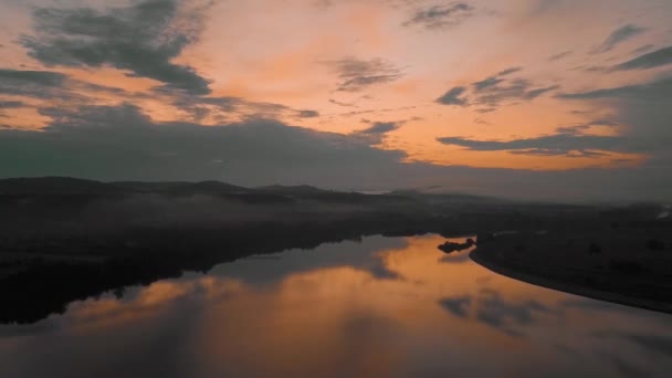 Prachtige Zonsondergang Boven Het Meer — Stockvideo