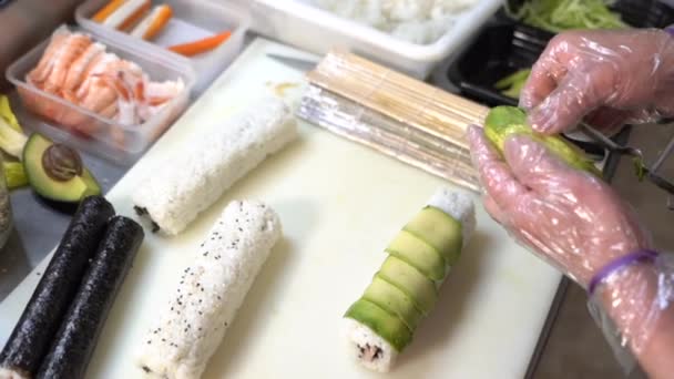 Proceso Preparación Plato Sushi Asiático — Vídeo de stock