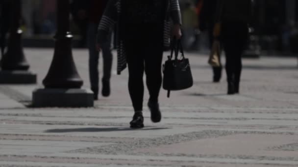 Pedestre Caminha Cidade — Vídeo de Stock