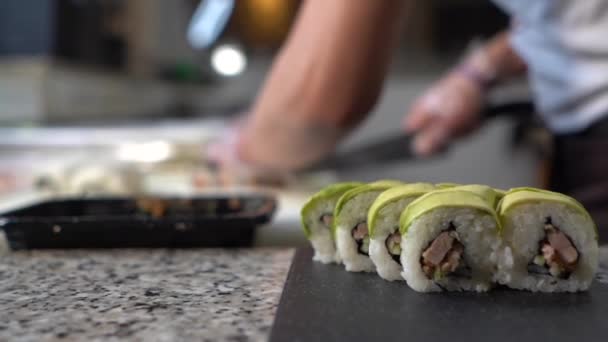 Der Prozess Der Zubereitung Eines Asiatischen Sushi Gerichts — Stockvideo