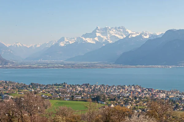 Una Hermosa Vista Del Lago Ginebra Montreux Bajo Los Alpes —  Fotos de Stock