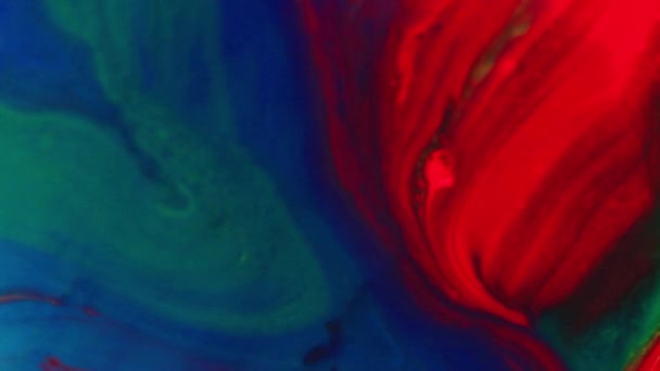 红色液体斑点的抽象背景 带有大而美丽的血泊 选择性重点 — 图库视频影像