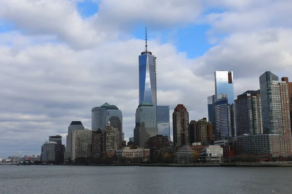 New York Taki Battery Park Bulutlu Gökyüzünün Altında — Stok fotoğraf