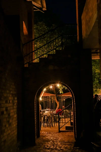 Restaurante Livre Noite Com Luzes Cadeiras Mesas — Fotografia de Stock