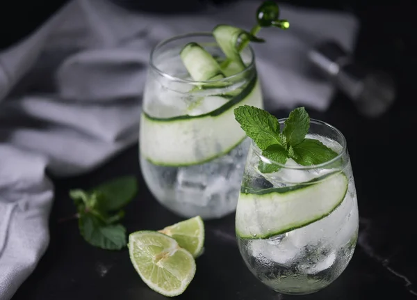 Cold Refreshing Infused Detox Water Mint Leaves Cucumber Lime — Stock Photo, Image