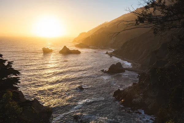 Gün Doğumunda Big Sur Sahilinde — Stok fotoğraf