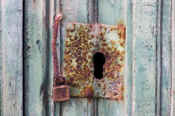 Tiro Close Uma Velha Fechadura Enferrujada Uma Porta Madeira — Fotografia de Stock