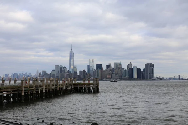 New York Taki Battery Park Bulutlu Gökyüzünün Altında — Stok fotoğraf