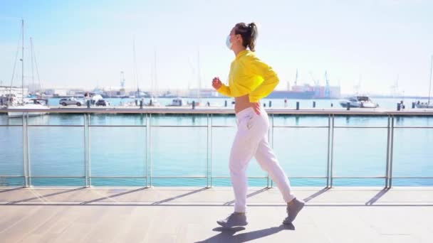 Caucasian Female Mask Wearing Yellow Shirt Running Harbor — Video Stock