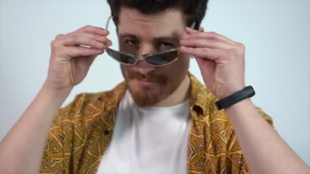 Young Caucasian Male Wearing Sunglasses Dancing White Wall — Vídeos de Stock