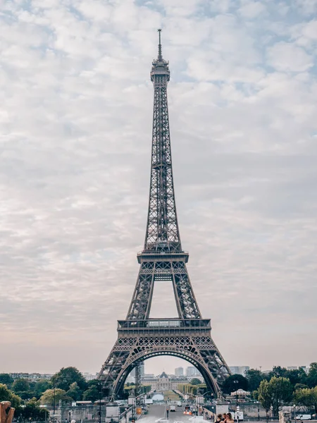 Lenyűgöző Kilátás Ikonikus Eiffel Toronyra Kora Reggel Párizsban Franciaországban — Stock Fotó