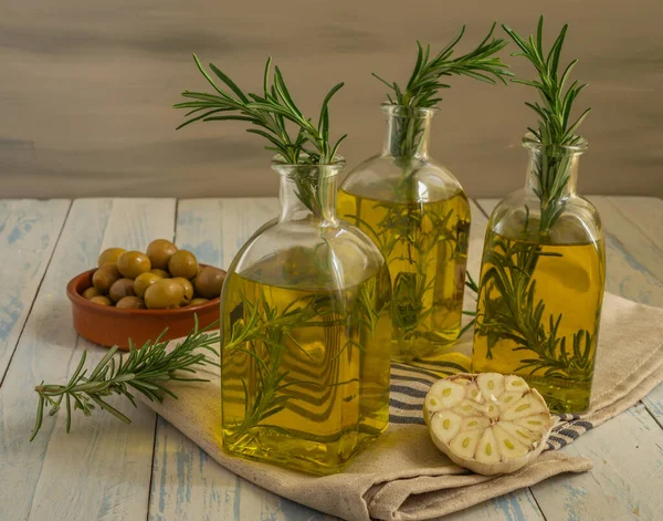 Andaluský Olivový Olej Rozmarýnem Česnekovou Infuzí — Stock fotografie
