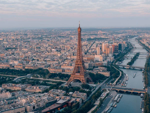 Légi Felvétel Híres Párizsi Eiffel Toronyról Naplementekor — Stock Fotó