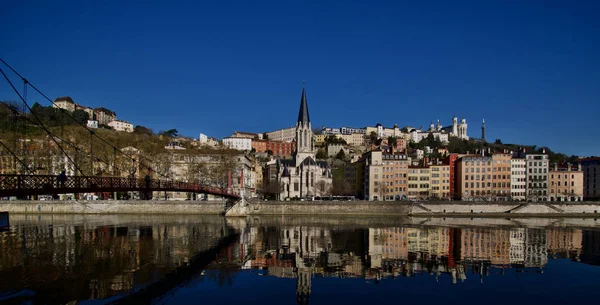 Panorama Gamla Lyon Frankrike Med Förgrunden Floden Saone Med Kyrkan — Stockfoto