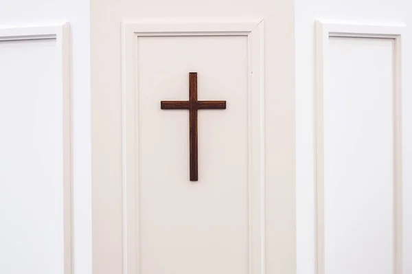 Wooden Cross White Wooden Door Church — Stock Photo, Image