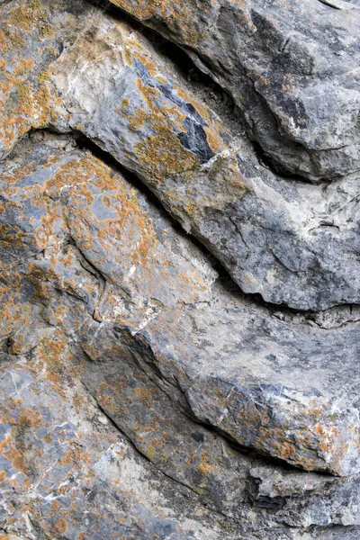 Een Verticaal Shot Van Natuurlijke Rock Textuur Voor Achtergrond Behang — Stockfoto