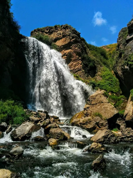 Colpo Verticale Della Bellissima Cascata Trchkan Armenia — Foto Stock