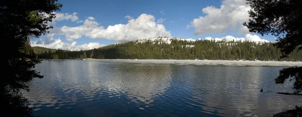Vista Panoramica Sul Lago Alpino Vicino Bear Valley California Con — Foto Stock