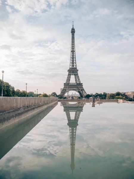 Ein Faszinierender Blick Auf Den Berühmten Eiffelturm Frühen Morgen Paris — Stockfoto