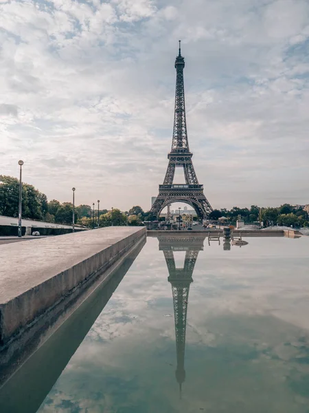 Ein Faszinierender Blick Auf Den Berühmten Eiffelturm Frühen Morgen Paris — Stockfoto